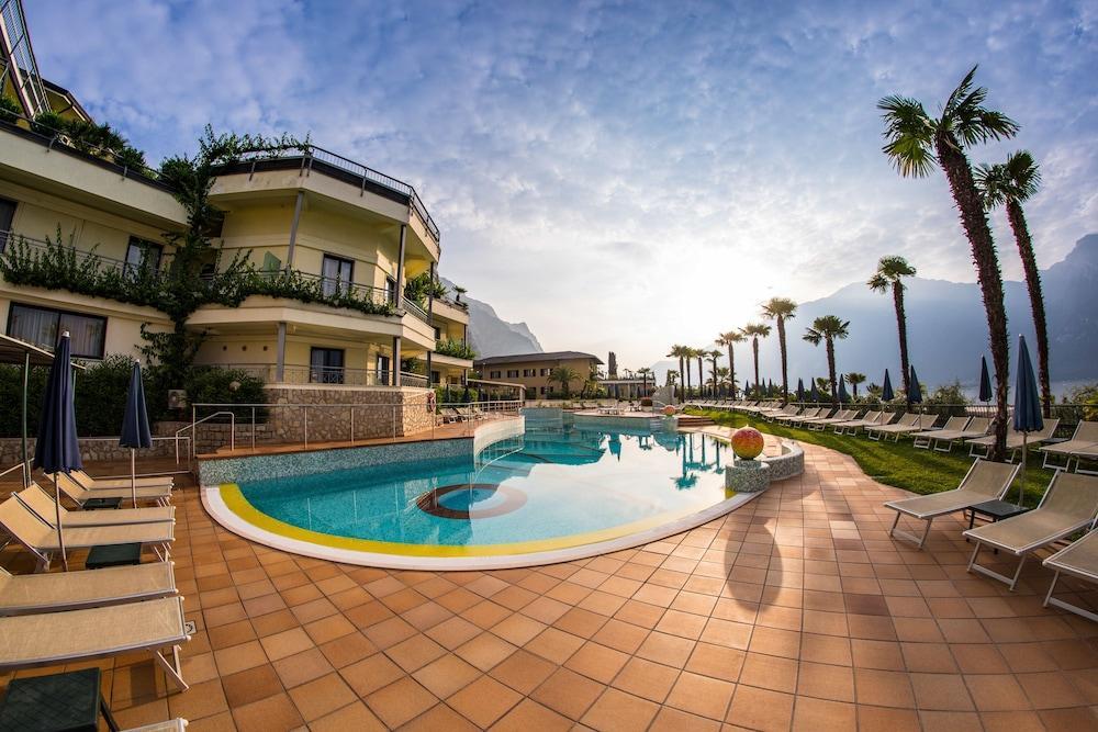 Hotel Royal Village Limone sul Garda Kültér fotó